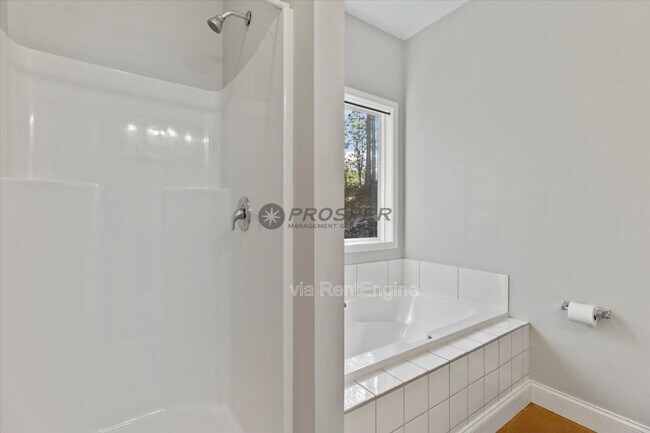 Building Photo - 110 Raeburn Way