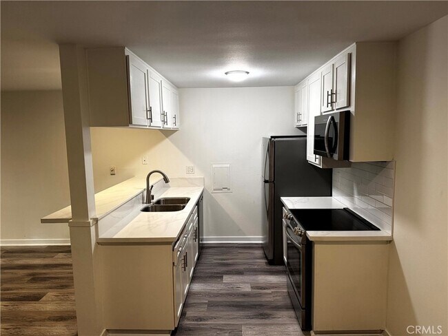 Building Photo - 280 Molino Ave