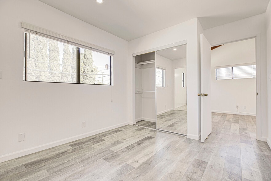 Building Photo - 6011 Bellaire Ave