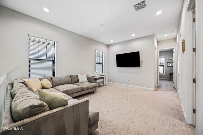 Building Photo - 4827 E Village Dr