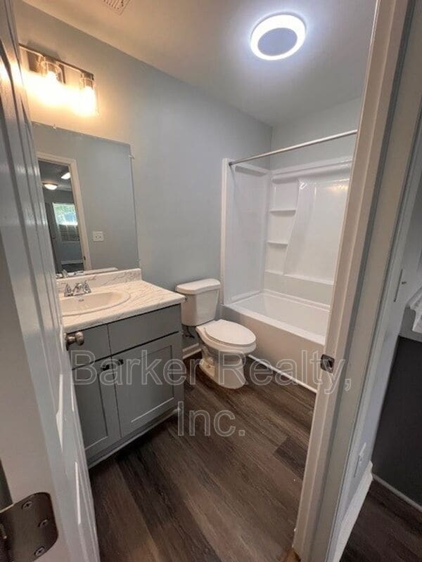 Building Photo - 1602 Pender St