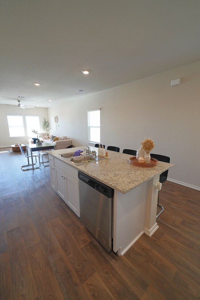 Building Photo - Like-New Home in Applewood Neighborhood. Realtor Commission: $600