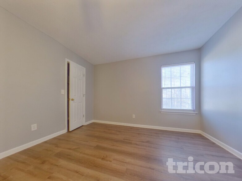 Building Photo - 878 Crestworth Crossing