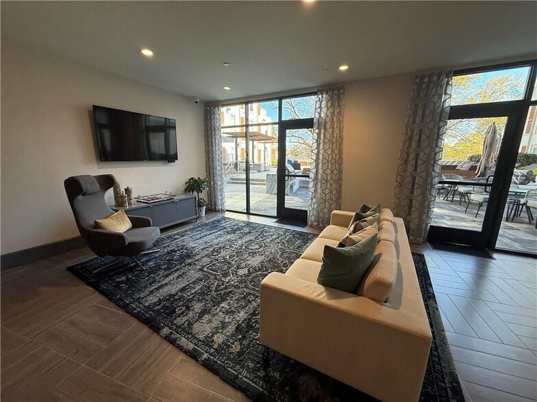 Building Photo - 775 Juniper St NE