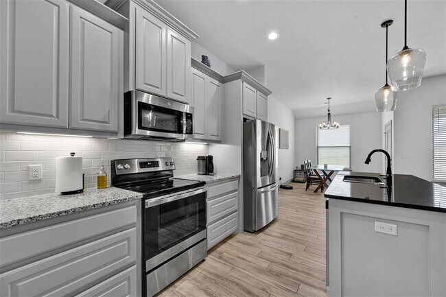 Building Photo - 12422 NE Stone Ridge Ln