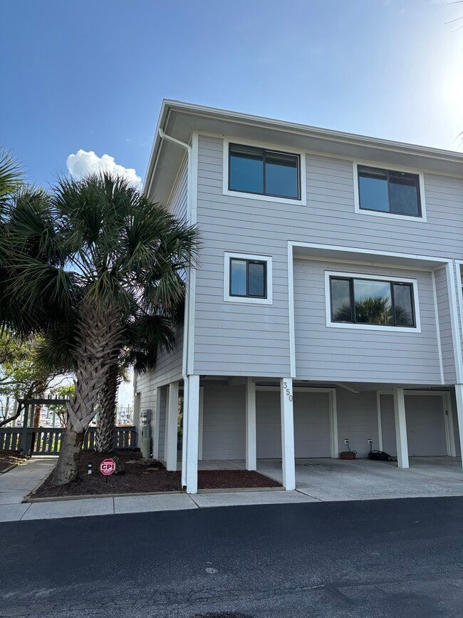 Building Photo - 350 Causeway Dr