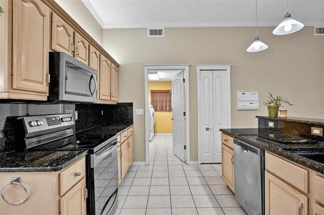 Building Photo - 20 Woodford Ln