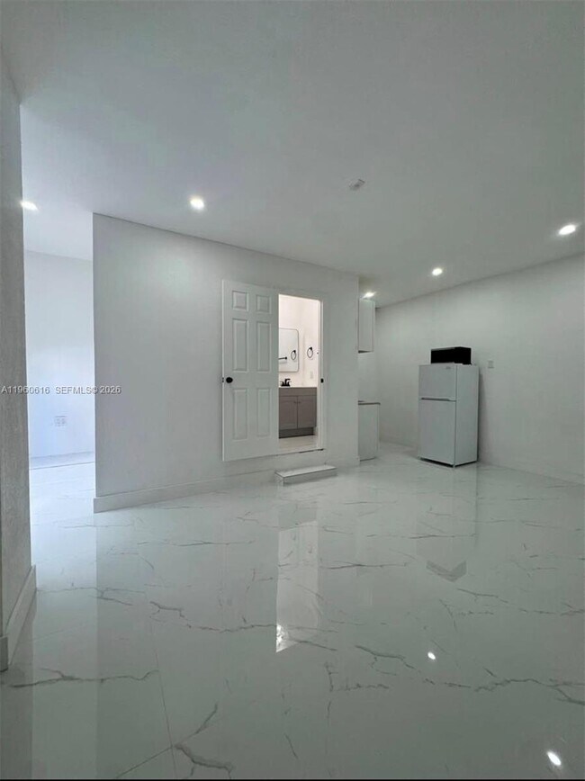 Building Photo - 16034 SW 61st Ln