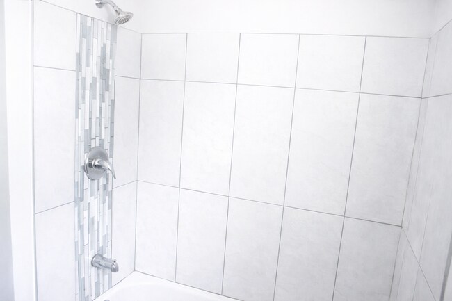 Building Photo - 2656 W 60th St