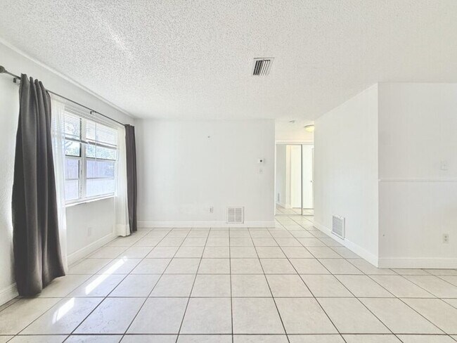 Building Photo - 2658 Sunny Breeze Ave