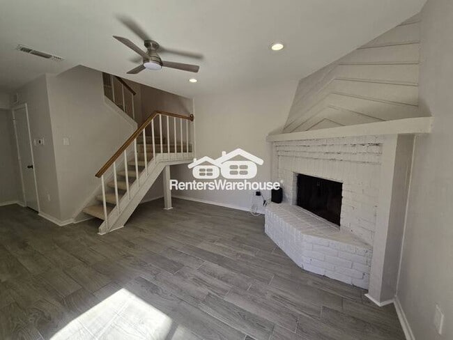 Building Photo - FOR RENT - MOVE IN READY - 2  BEDS 1.5 BAT...