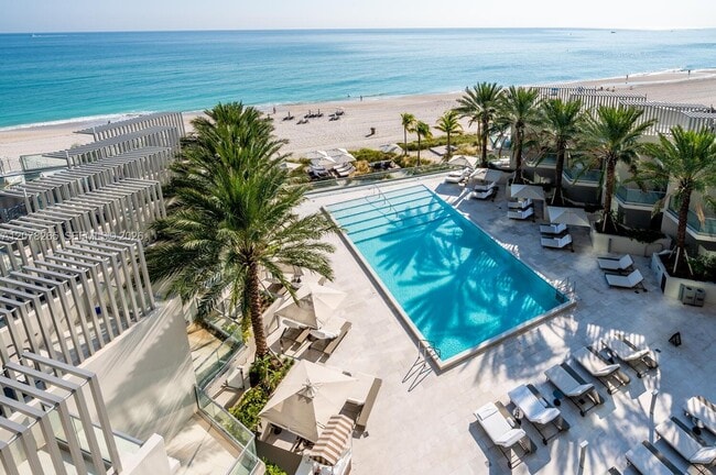 Building Photo - 18501 Collins Ave