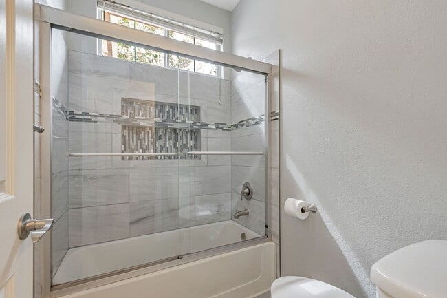 Building Photo - Remodeled 4-Bedroom 3-Bathroom House in Sa...