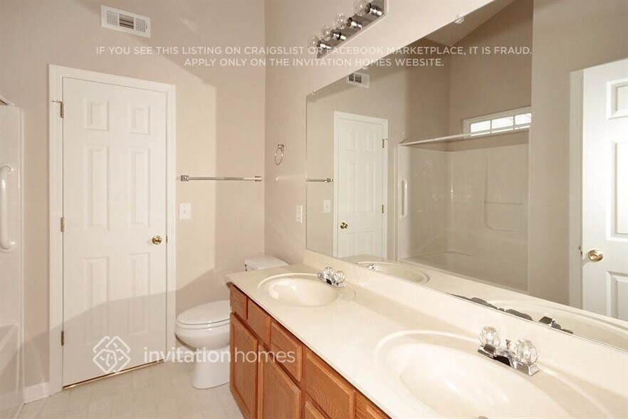 Building Photo - 302 Meadows Ln