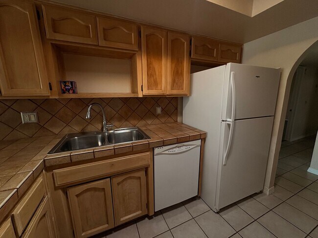 Building Photo - Newly Upgraded 3Bed 2Bath Home On Ina & Thornydale