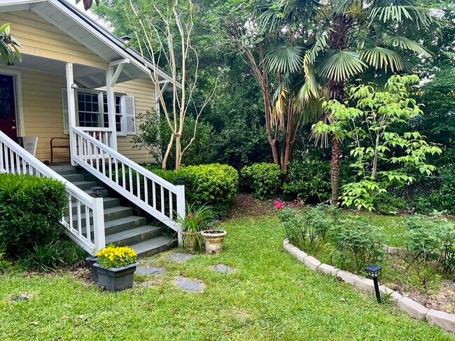 Building Photo - 566 Newberry St SW