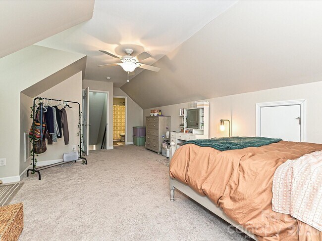 Building Photo - 17405 Caldwell Track Dr