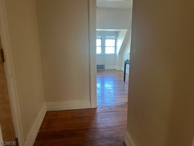 Building Photo - 324 Claremont Ave