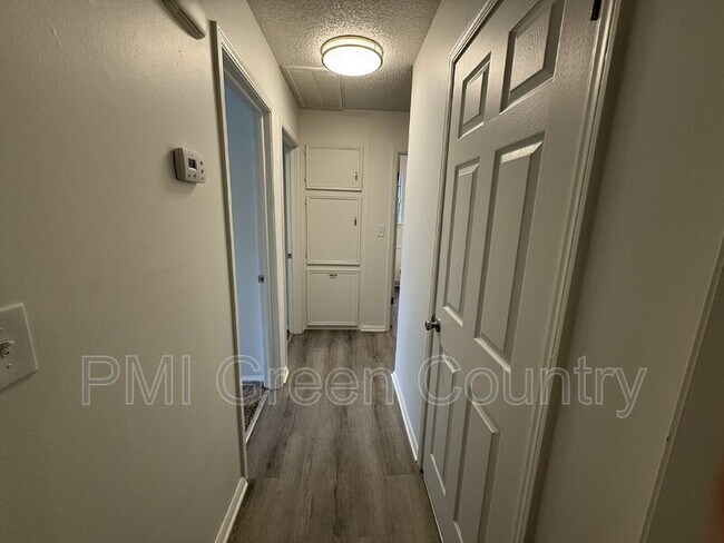 Building Photo - 4722 S 72nd E Ave