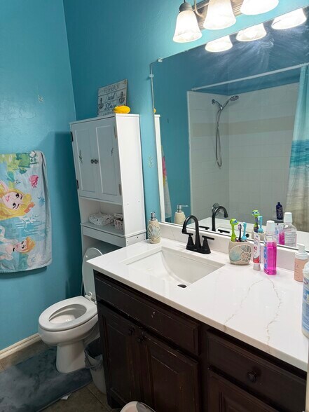 Building Photo - 15805 Prairie Run Dr