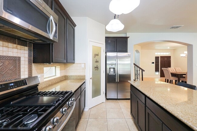 Building Photo - 9813 Sandhill Dr