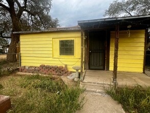 Building Photo - 3 Bedroom in Slaton