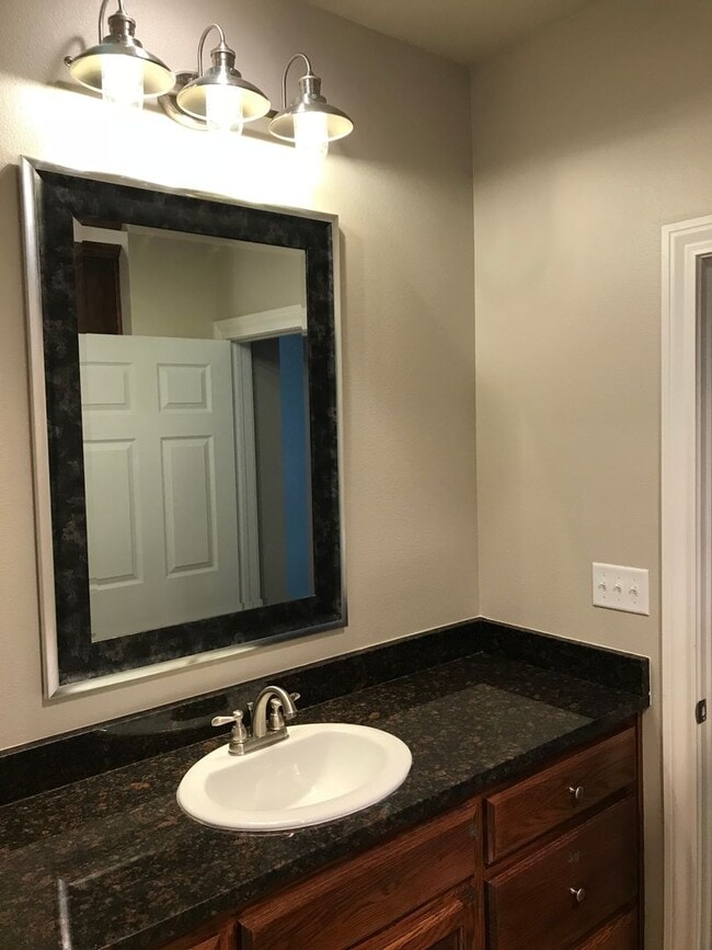 Building Photo - 1 bedroom 1 bath in the Medical District!