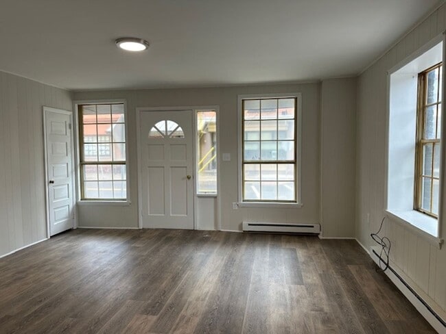 Building Photo - 113 Market St