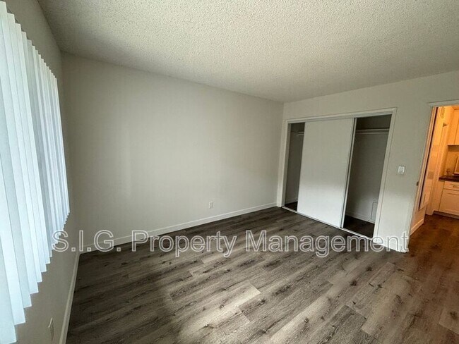 Building Photo - 10560 Sherman Grove