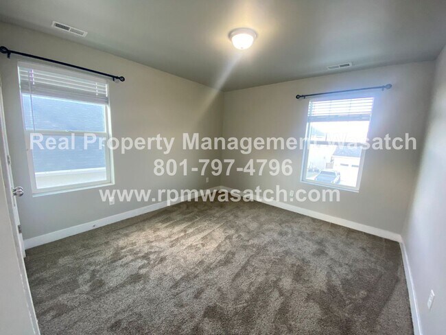 Building Photo - Rent This Beautiful 3 Bedroom 2.5 Bathroom...