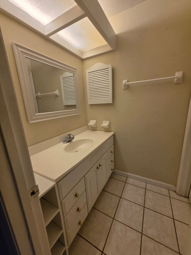 Building Photo - 3725 Sutor Ct