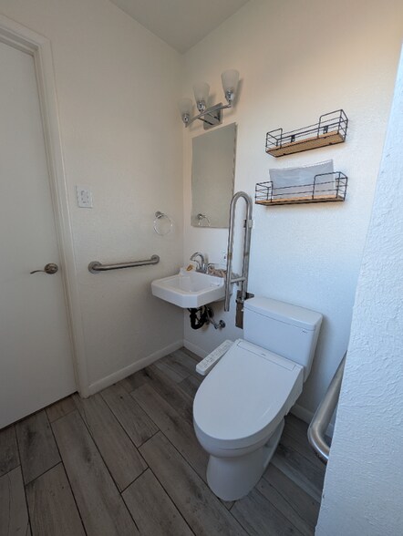 Building Photo - 7314 E Sheridan St