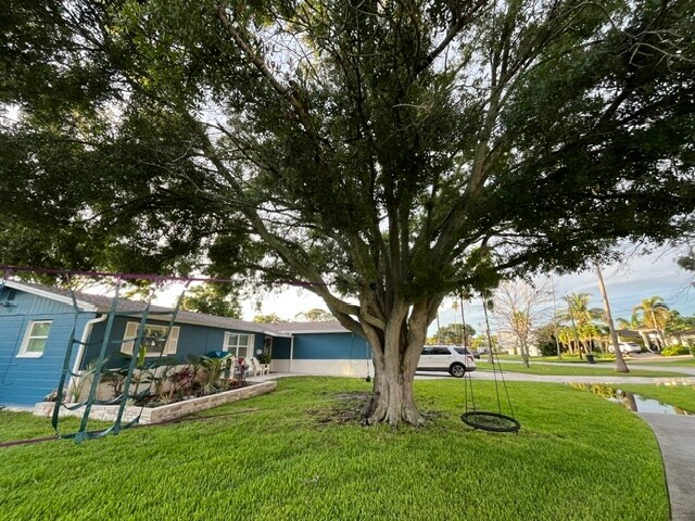 Building Photo - 5530 Bayou Grande Blvd NE