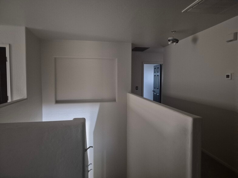 Building Photo - 3061 E Mineral Park Rd