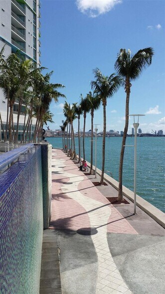 Building Photo - 325 S Biscayne Blvd