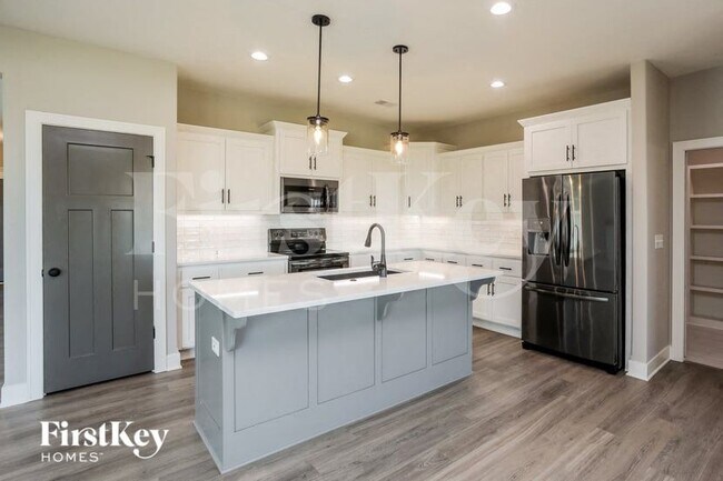 Building Photo - 2217 NE Janessa Dr
