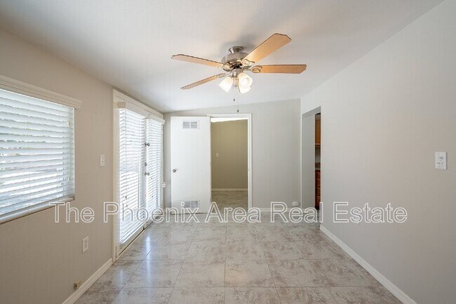 Building Photo - 522 E Balboa Dr