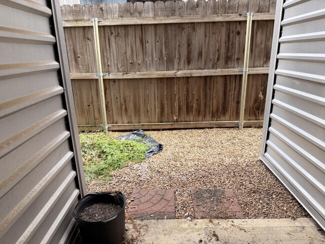 Building Photo - 317 Sydnor St