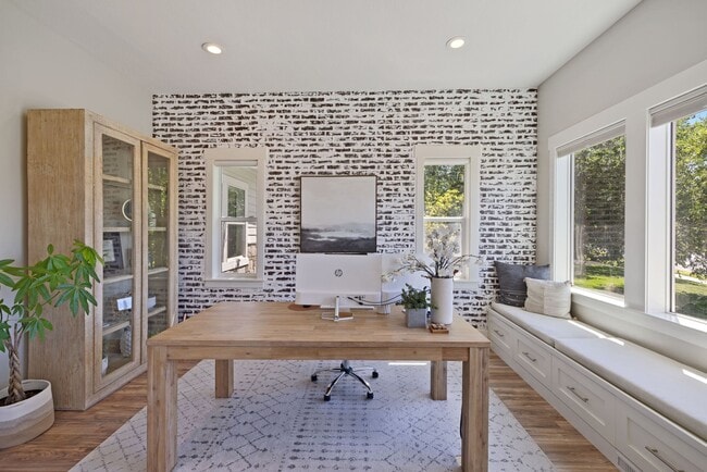 Building Photo - 5976 Woodshire Ln