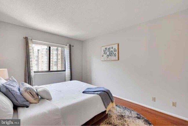 Building Photo - 900 N Stafford St