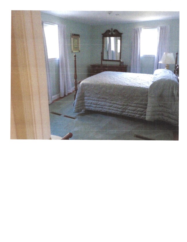 Queen size bedroom - 9627 Singleton Dr