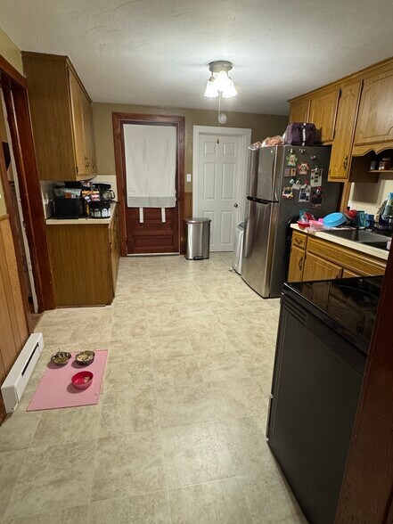 Building Photo - 186 Bradley St