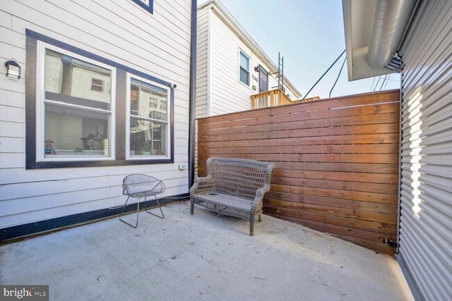 Building Photo - 1144 Owen Pl NE