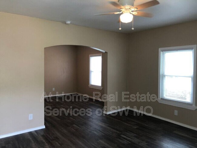 Building Photo - 2107 N Broadway Ave