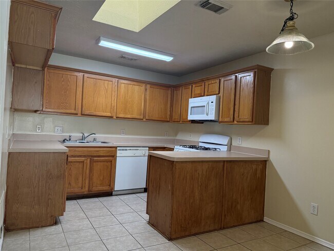 Building Photo - 6035 Settlers Village Dr