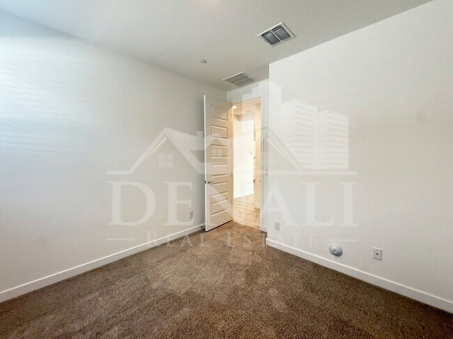 Building Photo - 12523 W Calle de Sol