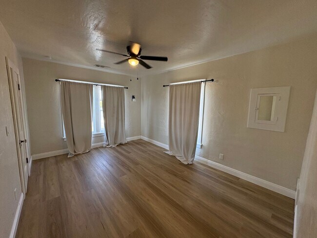 Building Photo - Beautiful 2 Story home Available coming soon!, pet friendly!