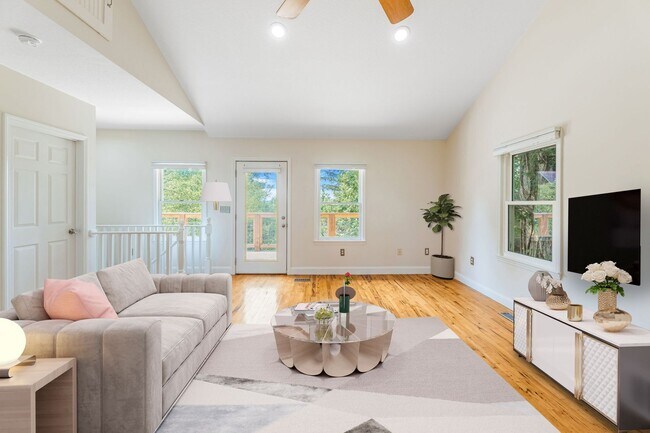Building Photo - Asheville Rental-Kenilworth Area!