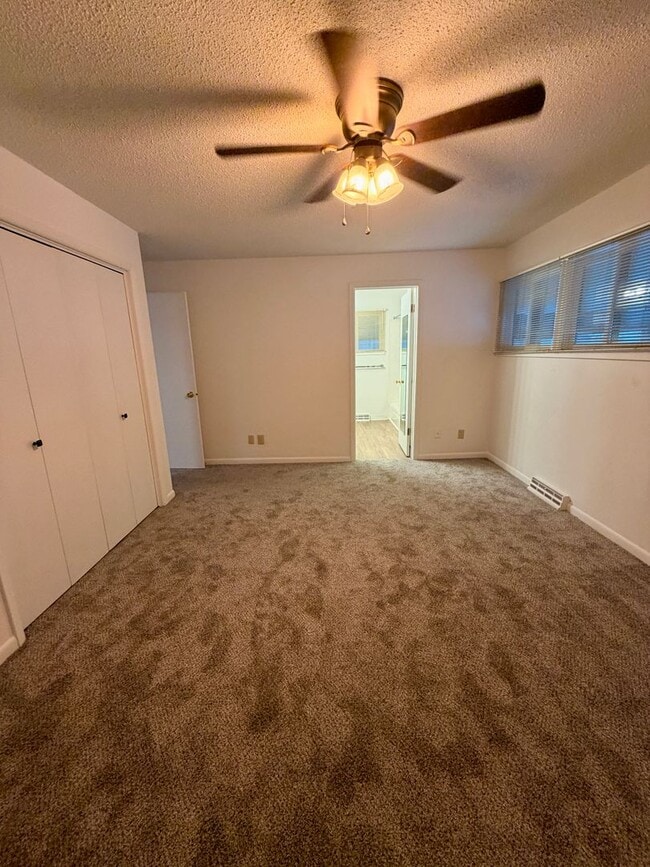 Building Photo - Vintage Home in an unbelievable location