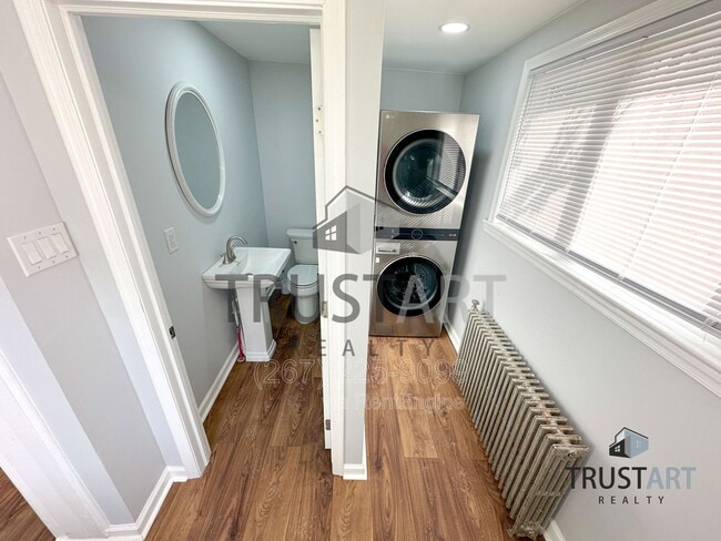 Building Photo - 437 Markle St